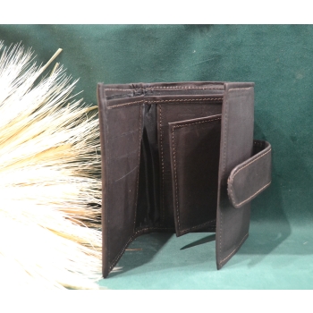 Portfel mały skórzany ciemnobrązowy z kwiatowym kolorowym haftem .